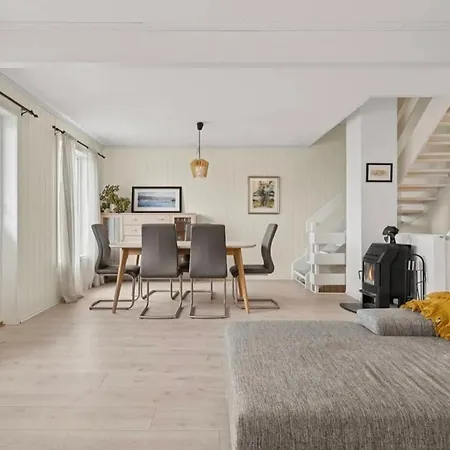 Three Bedroom Private House Feriehus