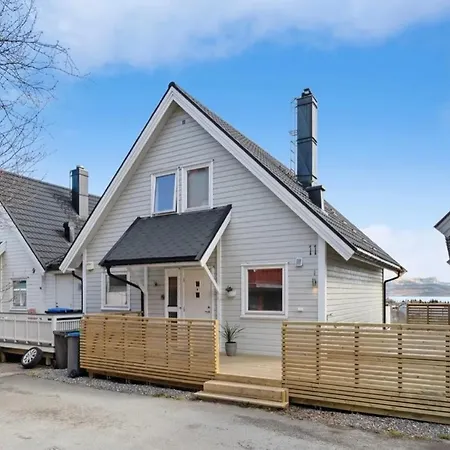 Three Bedroom Private House *