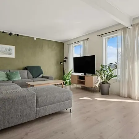 Three Bedroom Private House Feriehus *