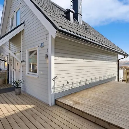 Three Bedroom Private House Holiday home *