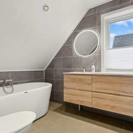 Three Bedroom Private House Feriehus *